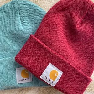 Berry red Carhartt beanie